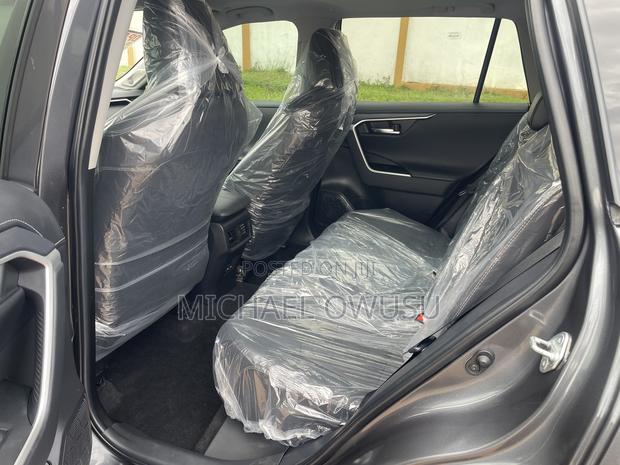 Toyota RAV4 2024 Gray