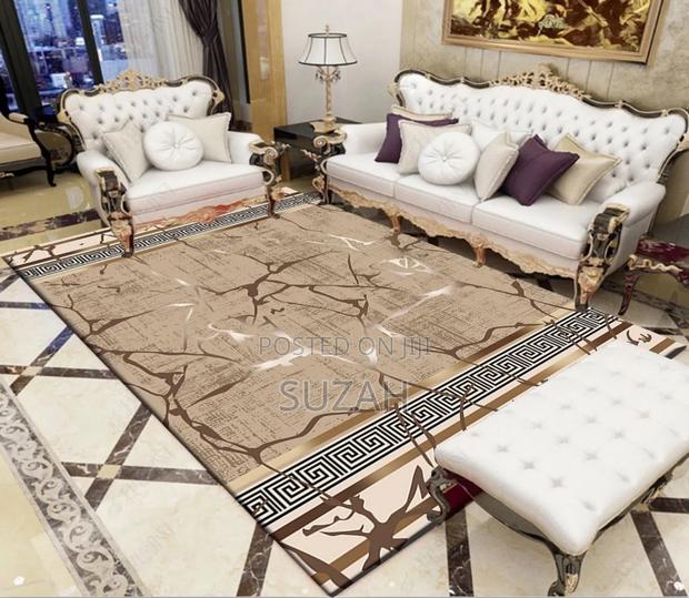 Designer Woolen Rug · Photo 2