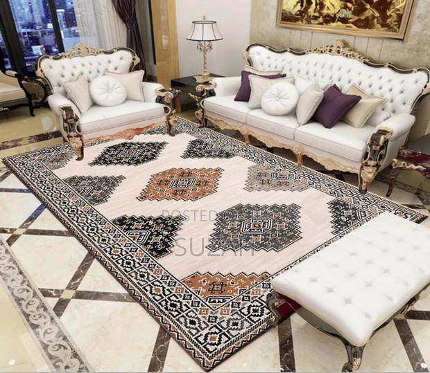 Soft Textured Woolen Rug · Photo 2