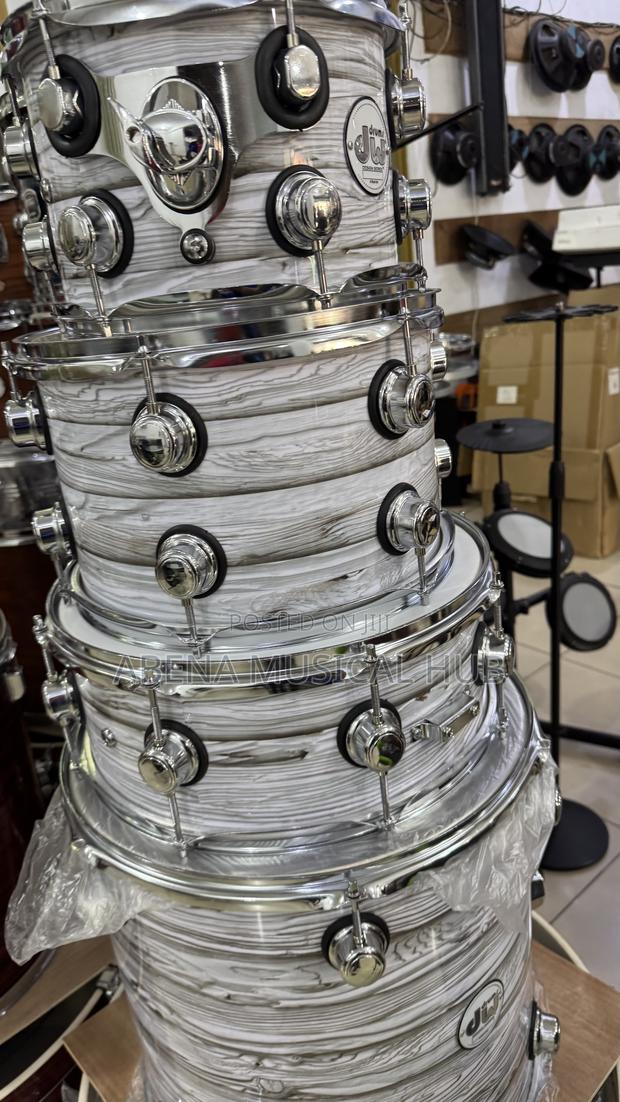 Original Dw 5 Set Drum With Two Cymbals · Photo 3