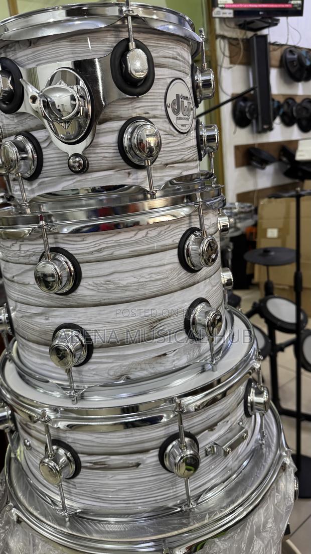 Original Dw 5 Set Drum With Two Cymbals · Photo 4