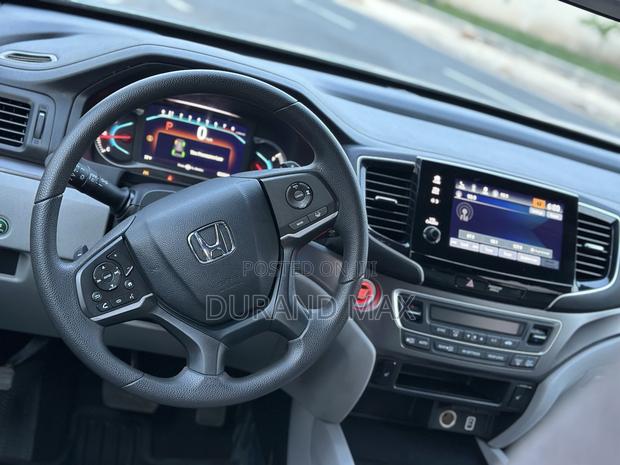 Honda Pilot LX 2021 Silver