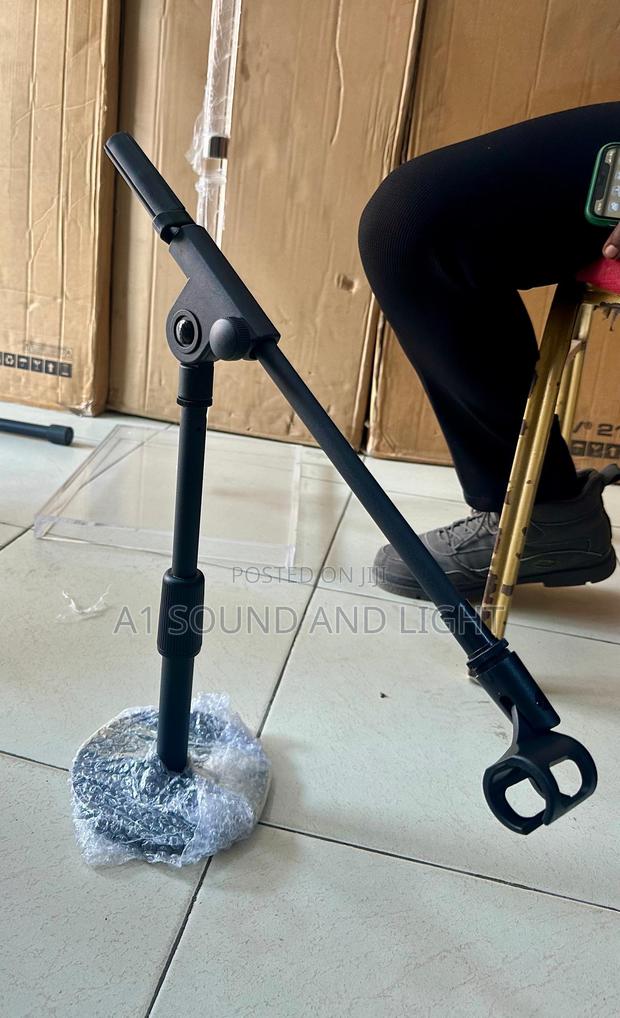 Mini Round Base Microphone Stand · Photo 3
