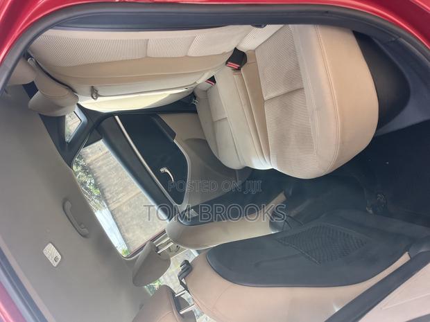 Hyundai Elantra Limited Sedan FWD (1.8L 4cyl 6A) 2016 Red