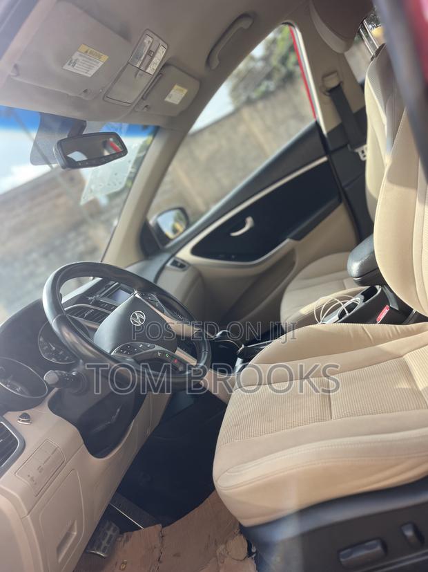 Hyundai Elantra Limited Sedan FWD (1.8L 4cyl 6A) 2016 Red