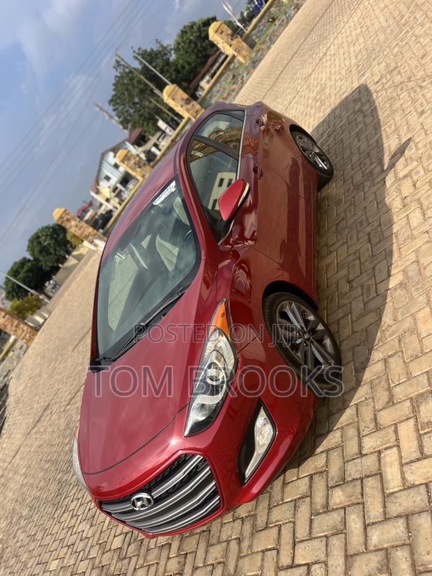 Hyundai Elantra Limited Sedan FWD (1.8L 4cyl 6A) 2016 Red