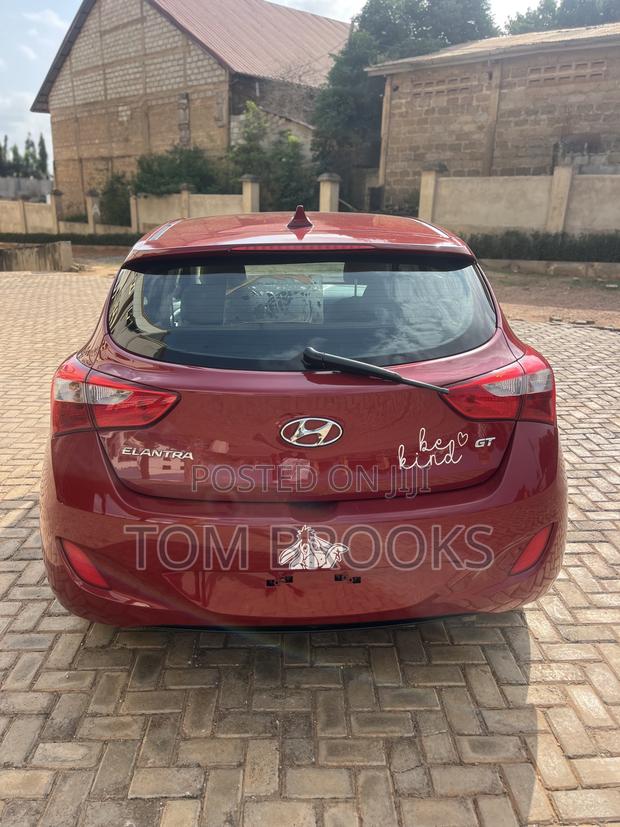 Hyundai Elantra Limited Sedan FWD (1.8L 4cyl 6A) 2016 Red