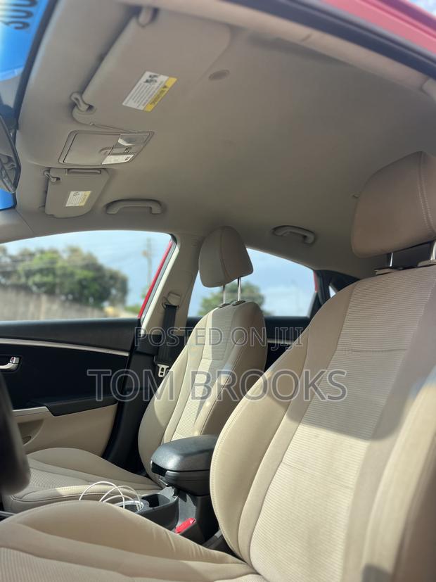 Hyundai Elantra Limited Sedan FWD (1.8L 4cyl 6A) 2016 Red