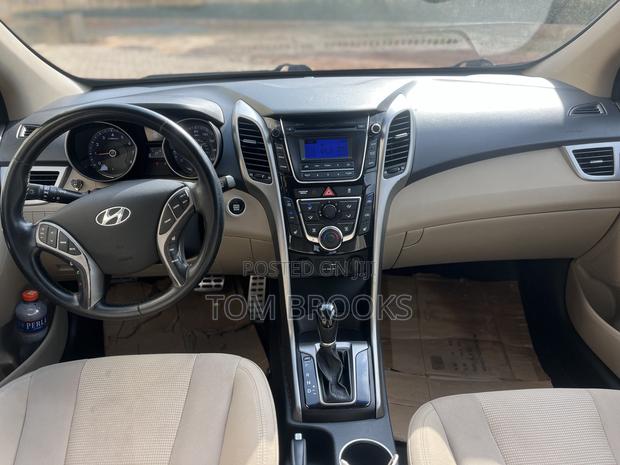 Hyundai Elantra Limited Sedan FWD (1.8L 4cyl 6A) 2016 Red