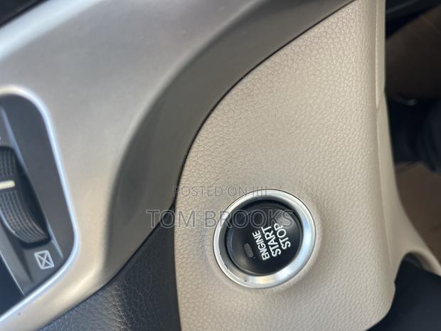 Hyundai Elantra Limited Sedan FWD (1.8L 4cyl 6A) 2016 Red