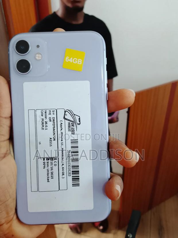 Apple iPhone 11 64 GB Purple · Photo 4