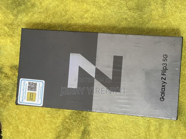 New Samsung Galaxy Z Flip 3 256 GB Yellow photo 3