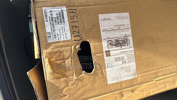 27 Inches Dell Edgeless Monitor (Brand New) photo 6