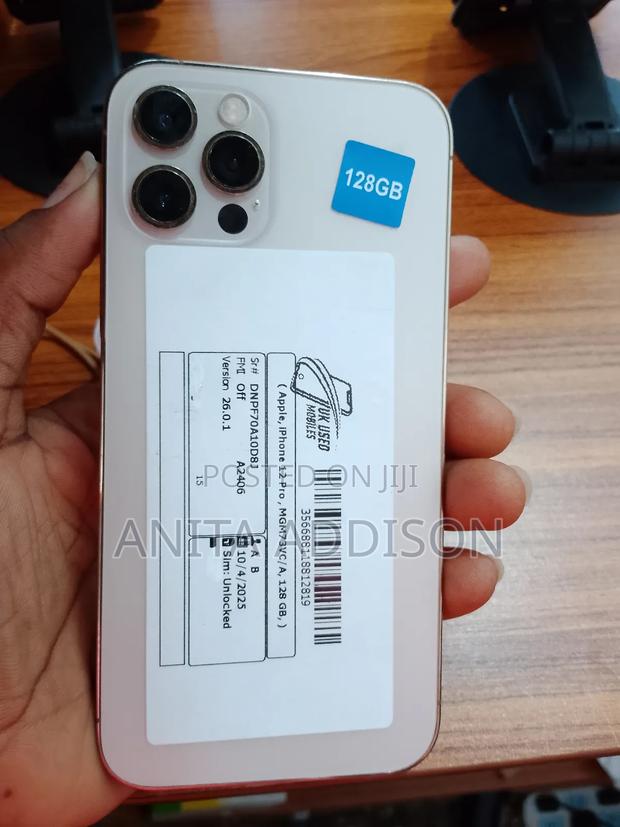 Apple iPhone 12 Pro 128 GB Gold · Photo 3