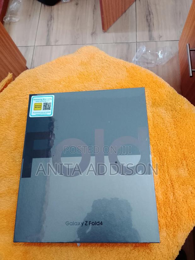 New Samsung Galaxy Z Fold4 256 GB Black · Photo 4