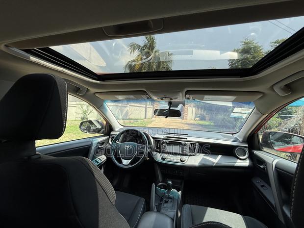 Toyota RAV4 XLE AWD (2.5L 4cyl 6A) 2016 Red