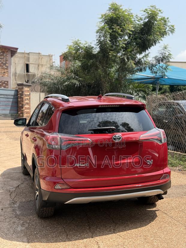 Toyota RAV4 XLE AWD (2.5L 4cyl 6A) 2016 Red
