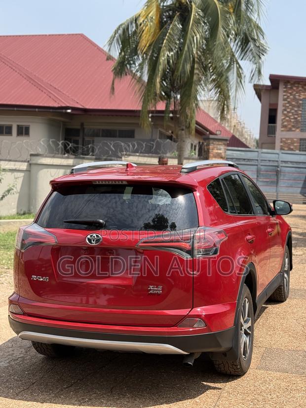 Toyota RAV4 XLE AWD (2.5L 4cyl 6A) 2016 Red