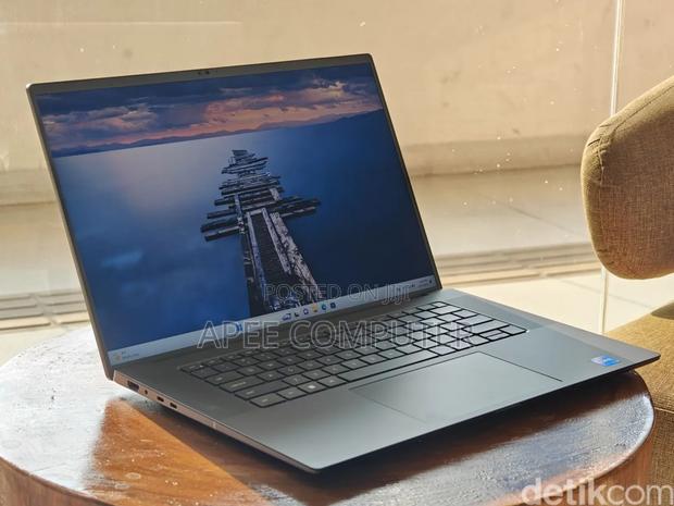 Laptop Dell Precision 5680 64GB Intel Core i9 SSD 2T · Photo 4