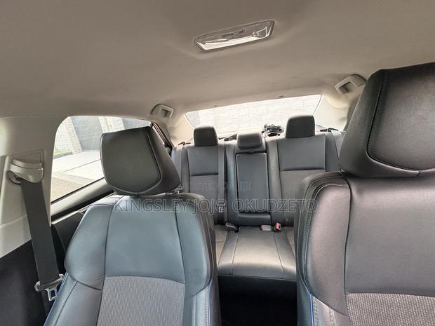 Toyota Corolla SE (1.8L 4cyl 2A) 2018 Red