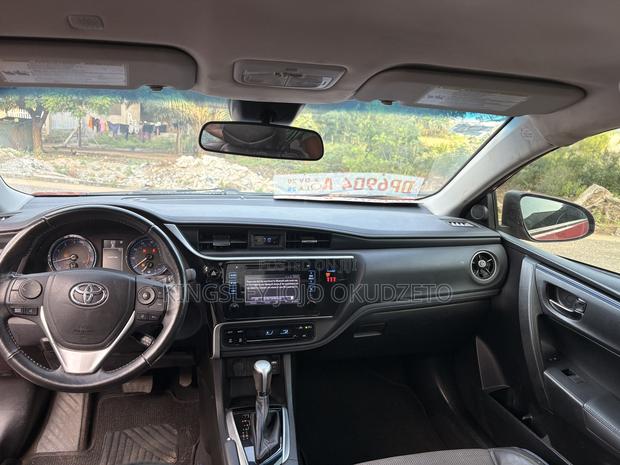 Toyota Corolla SE (1.8L 4cyl 2A) 2018 Red