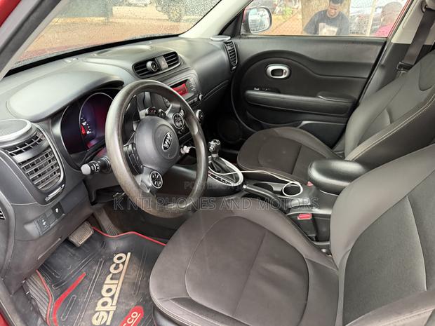 Kia Soul Hatchback 2016 Red photo 4