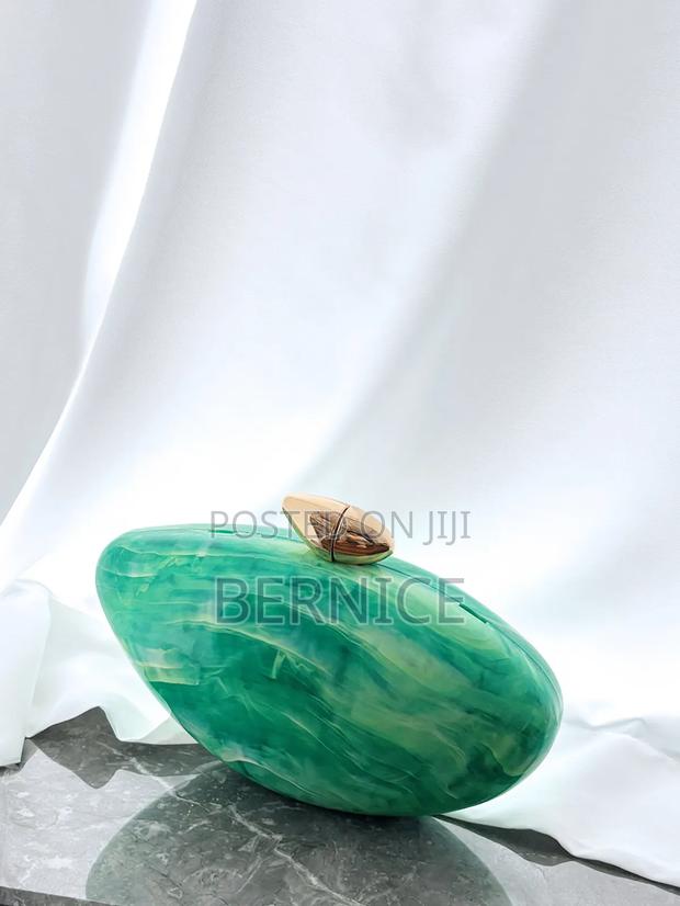 Elegant Blue Oval Clutch Bag – Stylish Unique Acryclic Design photo 2