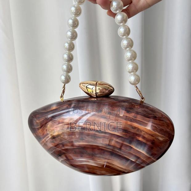 Elegant Blue Oval Clutch Bag – Stylish Unique Acryclic Design photo 6