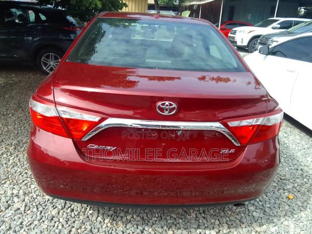 Toyota Camry XLE 4dr Sedan (2.5L 4cyl 6A) 2017 Red photo 5