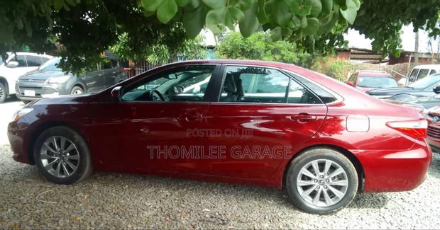 Toyota Camry XLE 4dr Sedan (2.5L 4cyl 6A) 2017 Red photo 7
