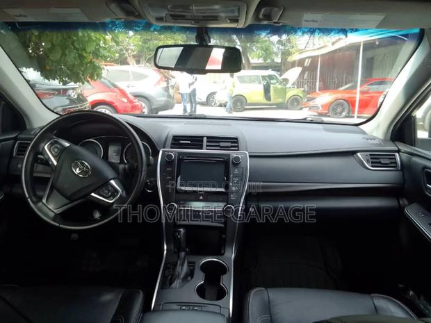 Toyota Camry XLE 4dr Sedan (2.5L 4cyl 6A) 2017 Red photo 10