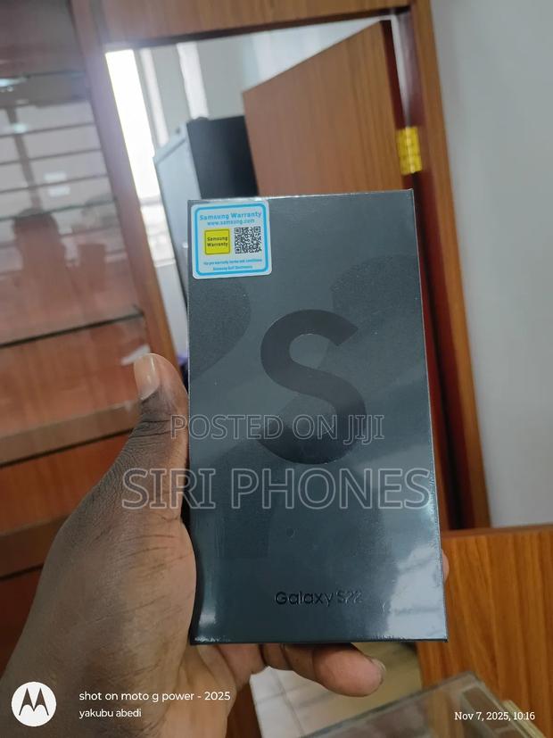 New Samsung Galaxy S22 5G 256 GB Black photo 3