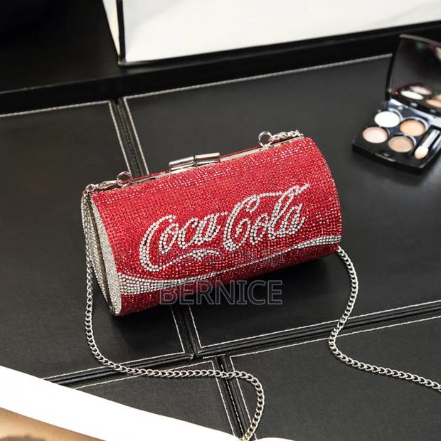 Beauyiful Crystal Clutch Bag – Unique Sparkly Design9 photo 4