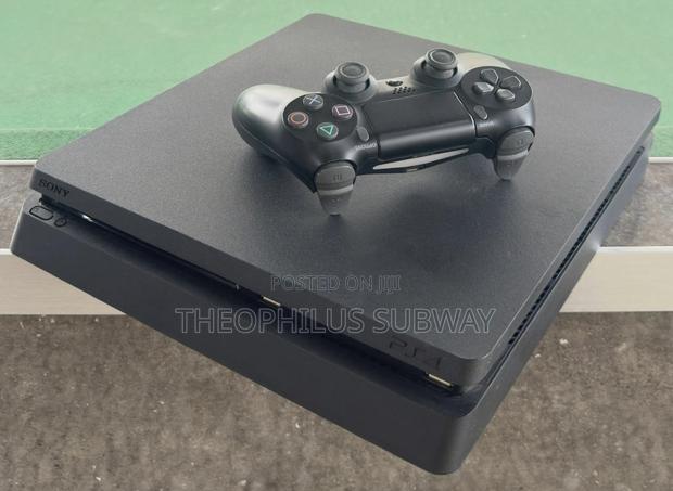 Fresh New Ps4 Slim. 1 Controller. 10 Games · Photo 4