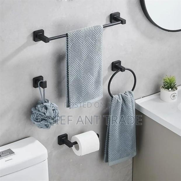Set of Bathroom Accessories. Black · Photo 4