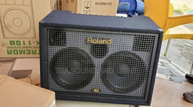 Roland Kc-880 - 320w 2x12" Keyboard Combo photo 3
