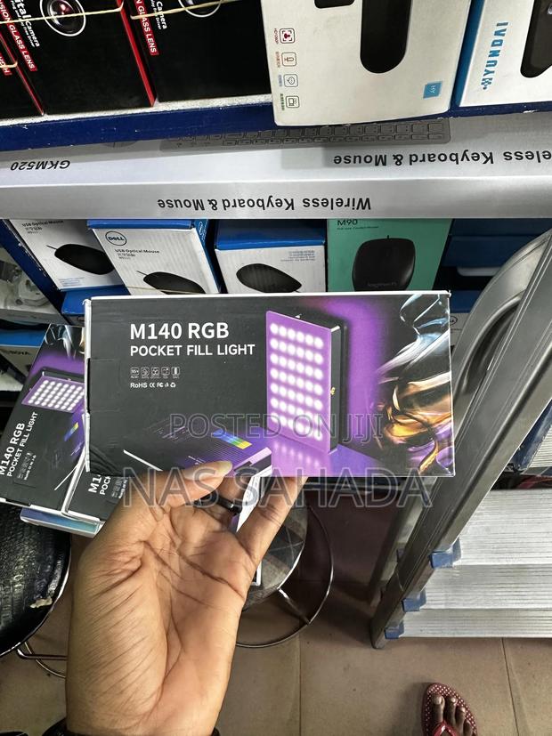 Mini Led Light With Clip · Photo 2