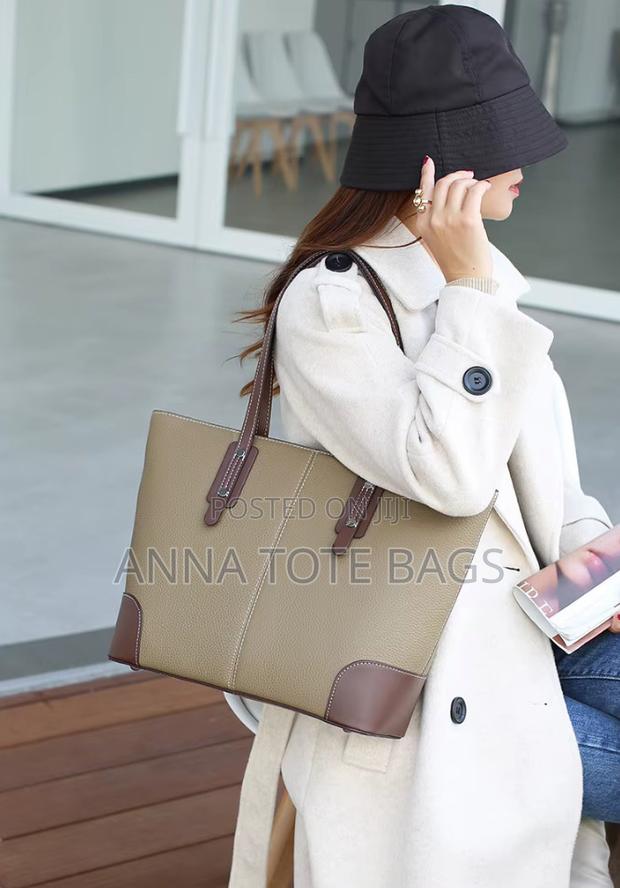 Elegant Ladies Handbag photo 2