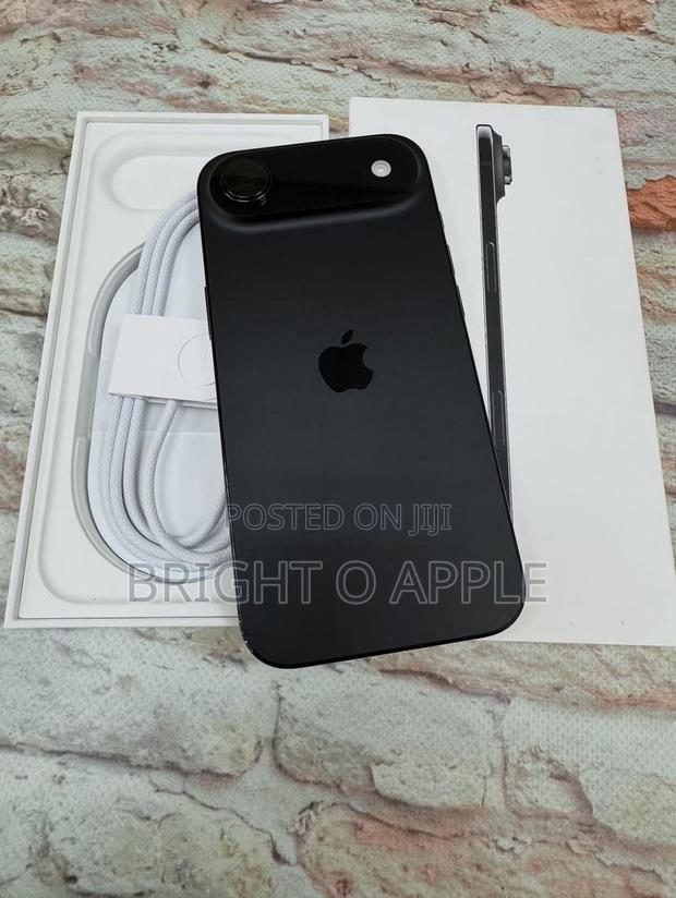 New Apple iPhone Air 256 GB Black · Photo 4