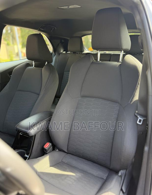 Toyota Corolla 2022 Silver