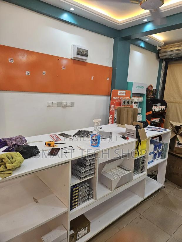 Lady Computer Shop Attendant Needed - Must Strictly Stay Around Adenta photo 4