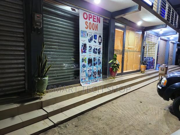Lady Computer Shop Attendant Needed - Must Strictly Stay Around Adenta photo 5