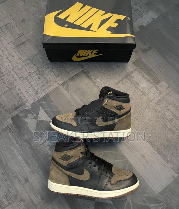 Air Jordan Retro 1 High Palomino Sneakers · Photo 4