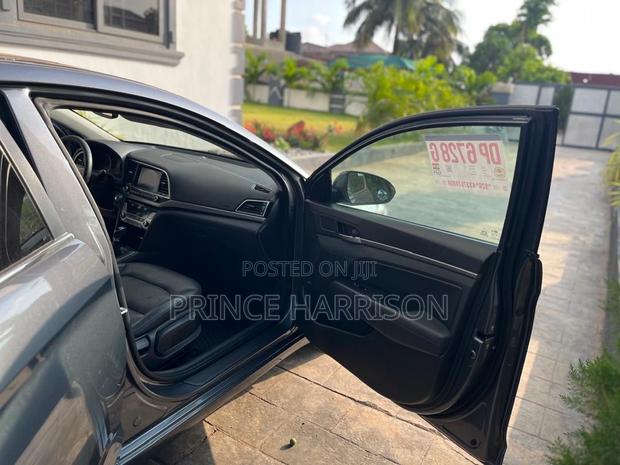 Hyundai Elantra Limited 2018 Gray
