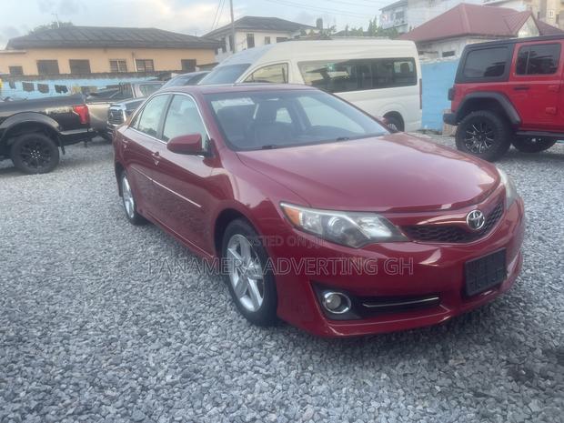 Toyota Camry SE 4dr Sedan (2.5L 4cyl 6A) 2014 Red