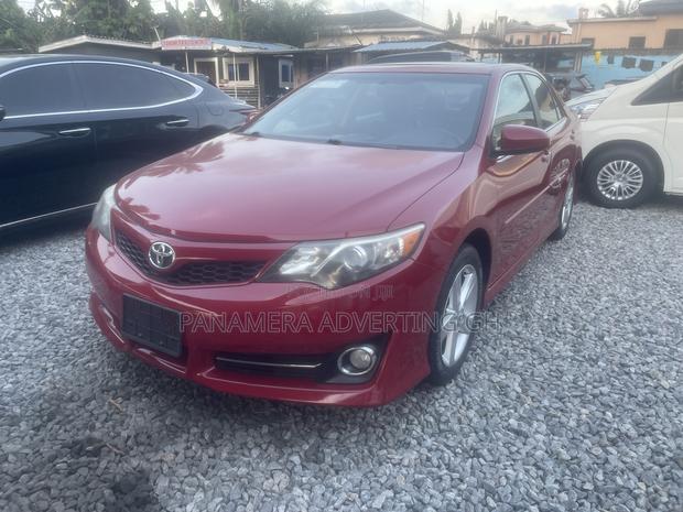 Toyota Camry SE 4dr Sedan (2.5L 4cyl 6A) 2014 Red