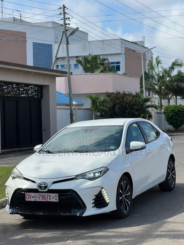 Toyota Corolla SE 4dr Sedan (1.8L 4cyl CVT) 2017 White