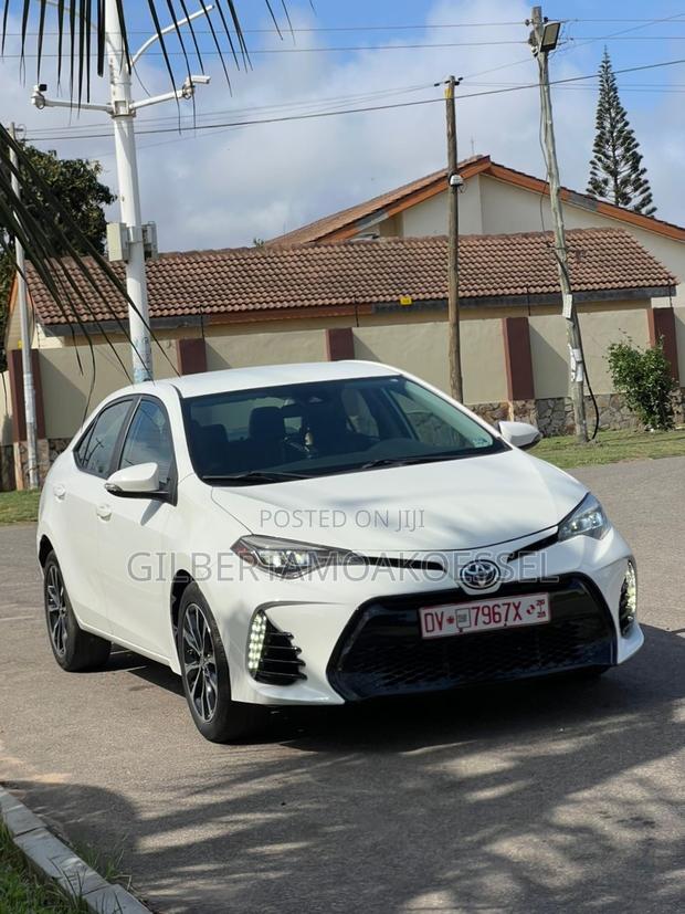 Toyota Corolla SE 4dr Sedan (1.8L 4cyl CVT) 2017 White