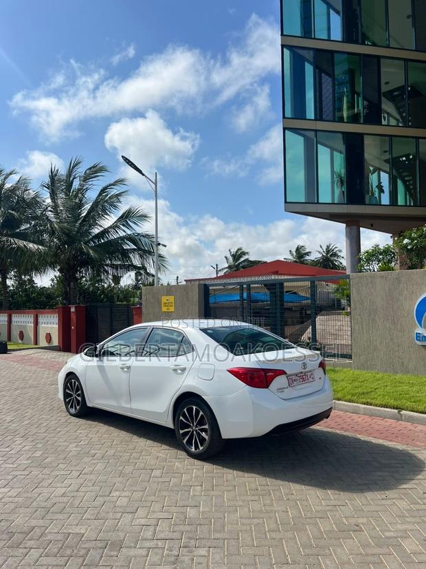 Toyota Corolla SE 4dr Sedan (1.8L 4cyl CVT) 2017 White