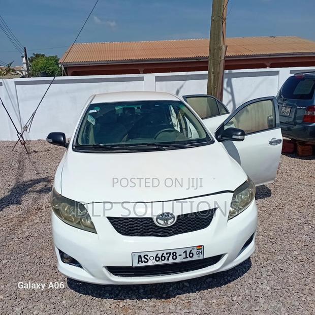 Toyota Corolla LE 4dr Sedan (1.8L 4cyl 4A) 2010 White
